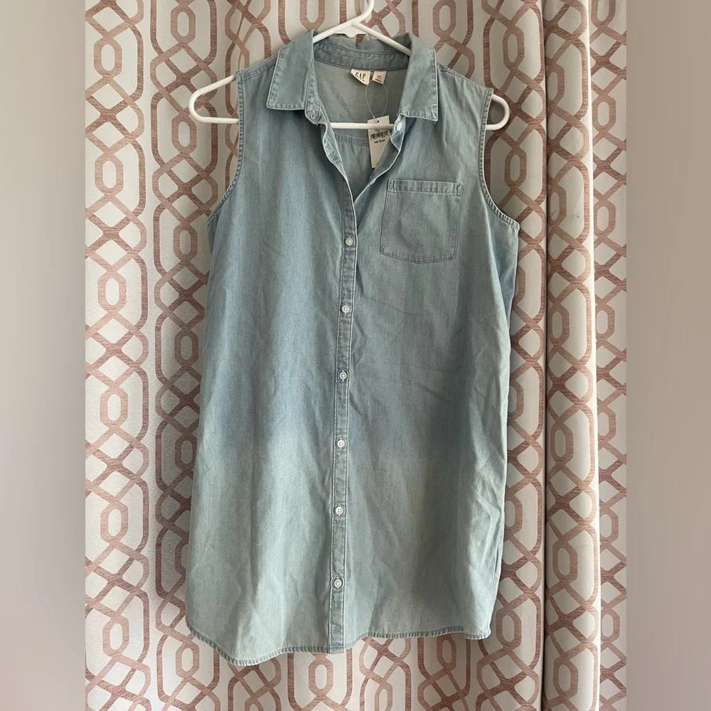 Sleeveless Button up 100% cotton shirt